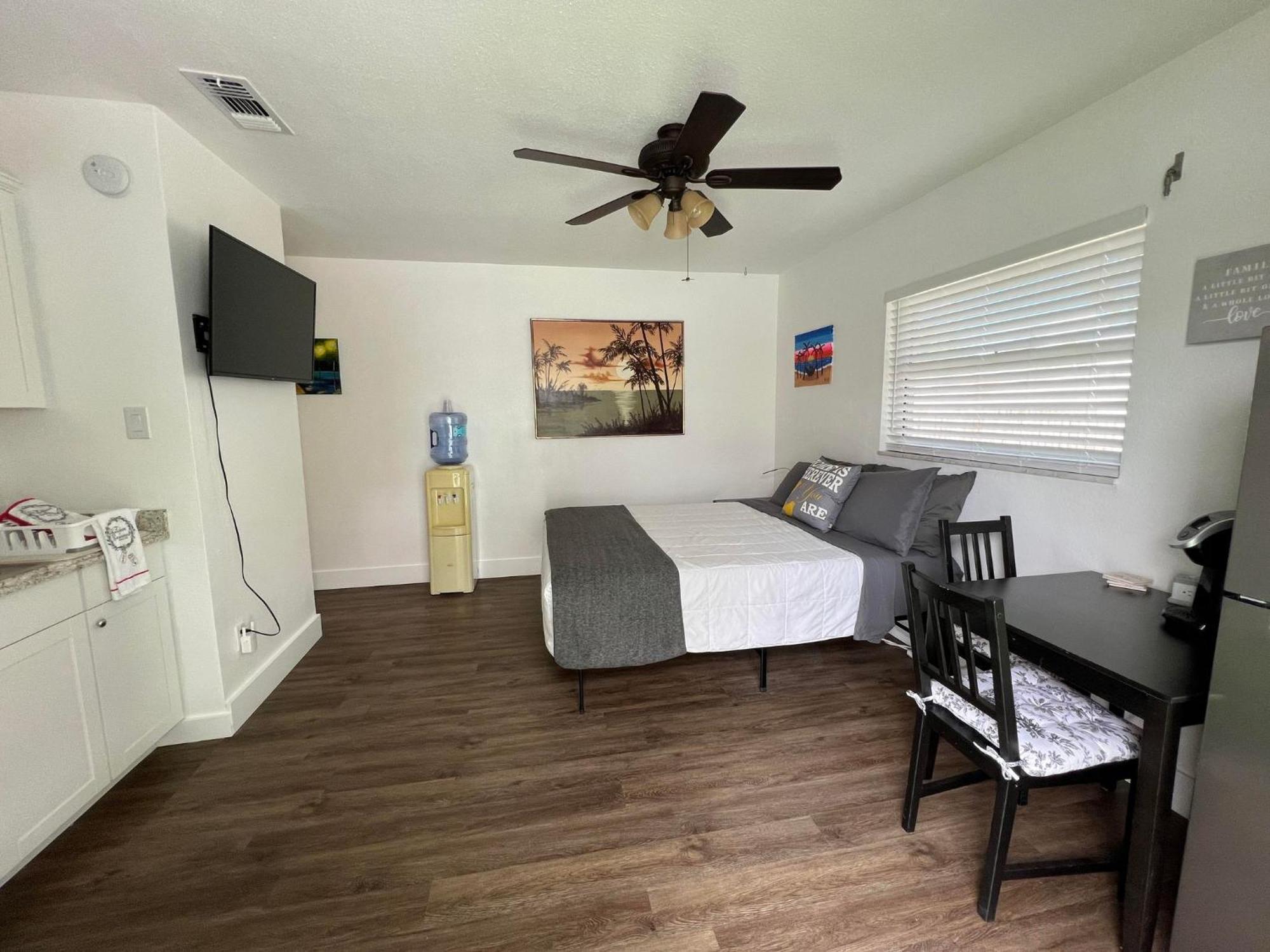 Cozy Private Studio W/Own Yard - 3Mi From Beach Seminole Bagian luar foto